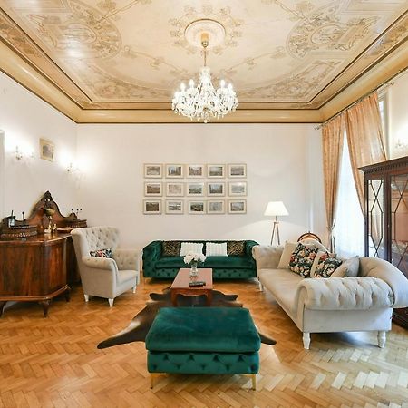 Stunning Charles Bridge Apartment Prag Eksteriør billede