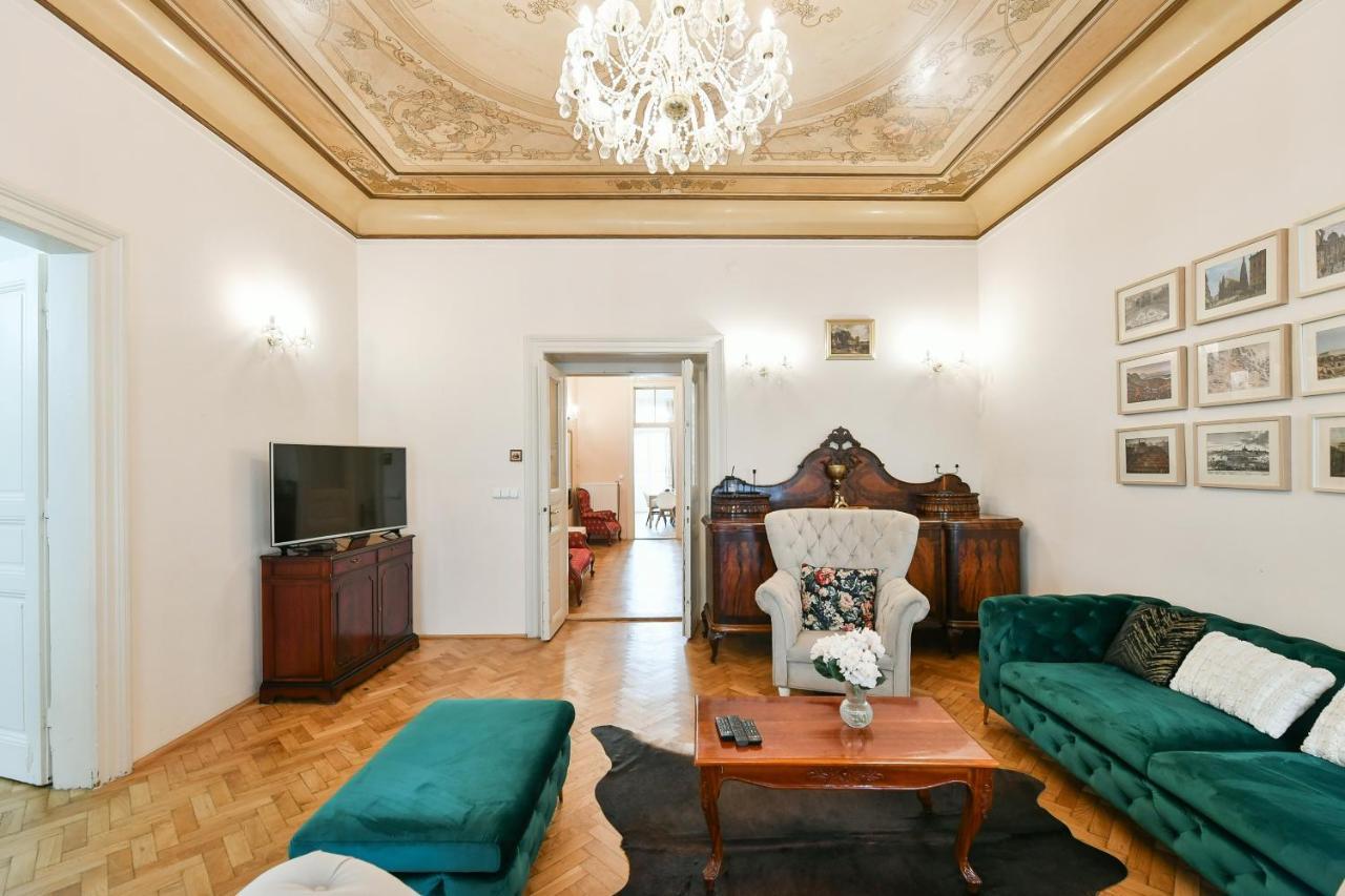 Stunning Charles Bridge Apartment Prag Eksteriør billede