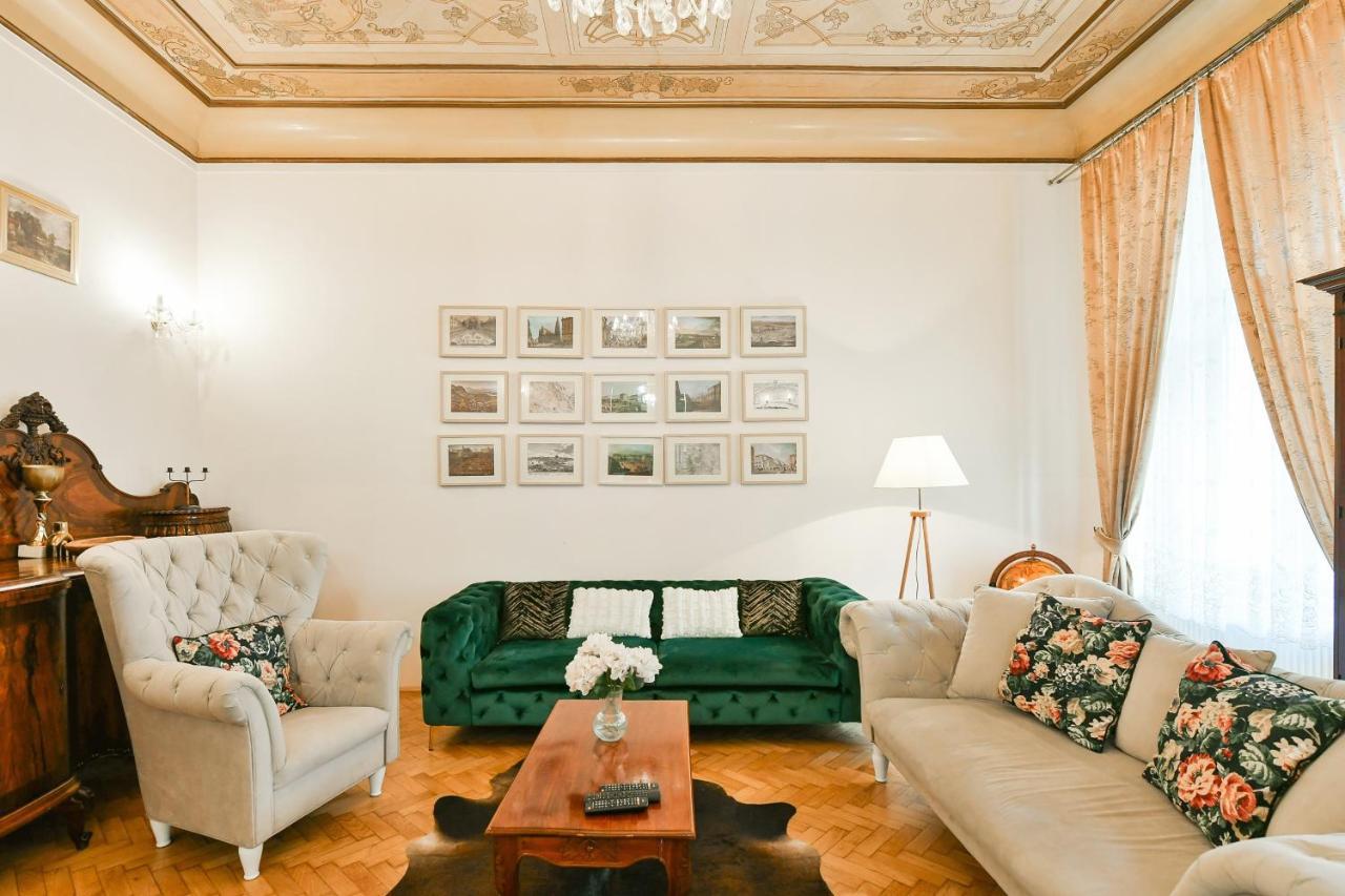 Stunning Charles Bridge Apartment Prag Eksteriør billede