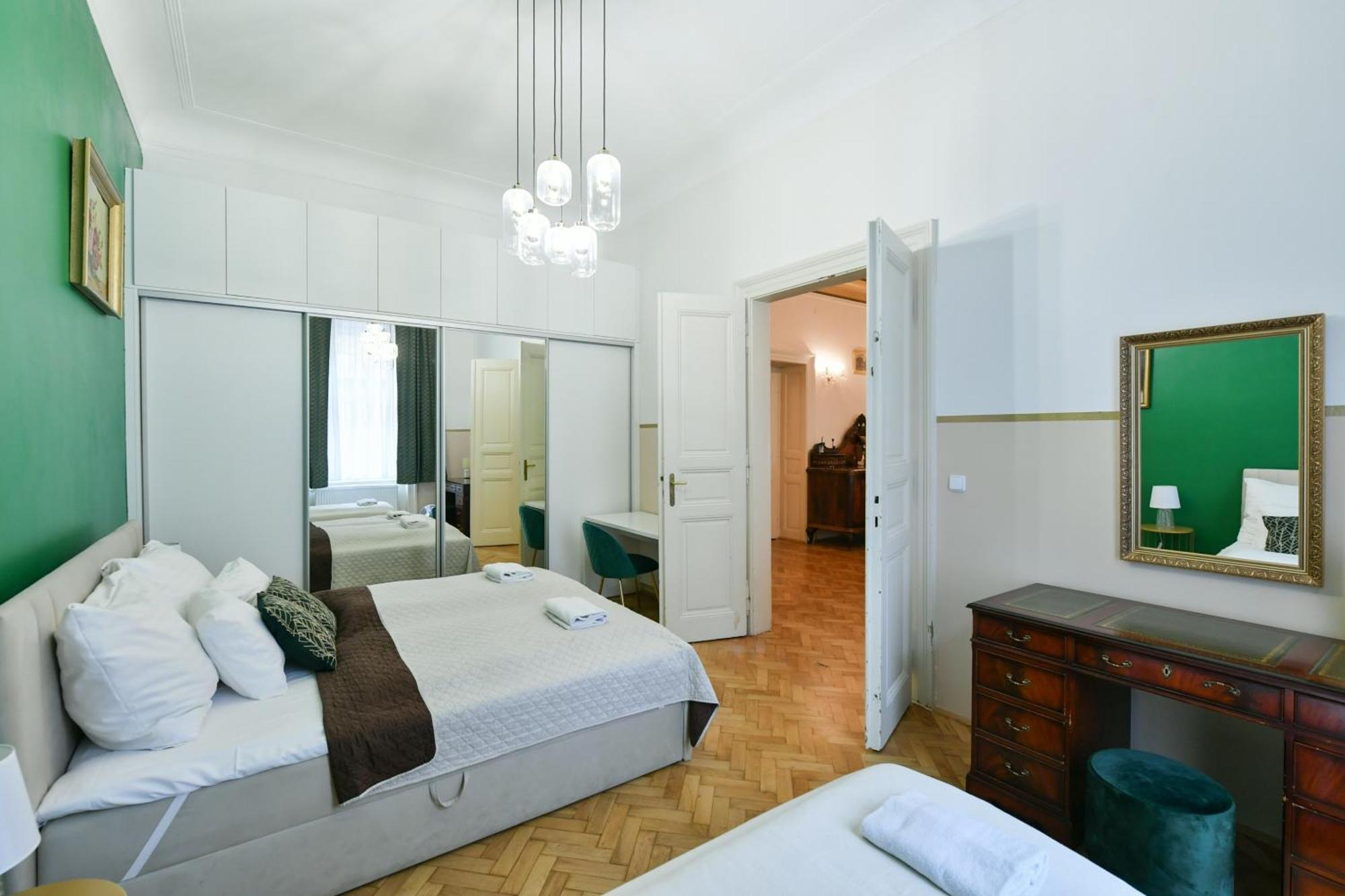 Stunning Charles Bridge Apartment Prag Eksteriør billede
