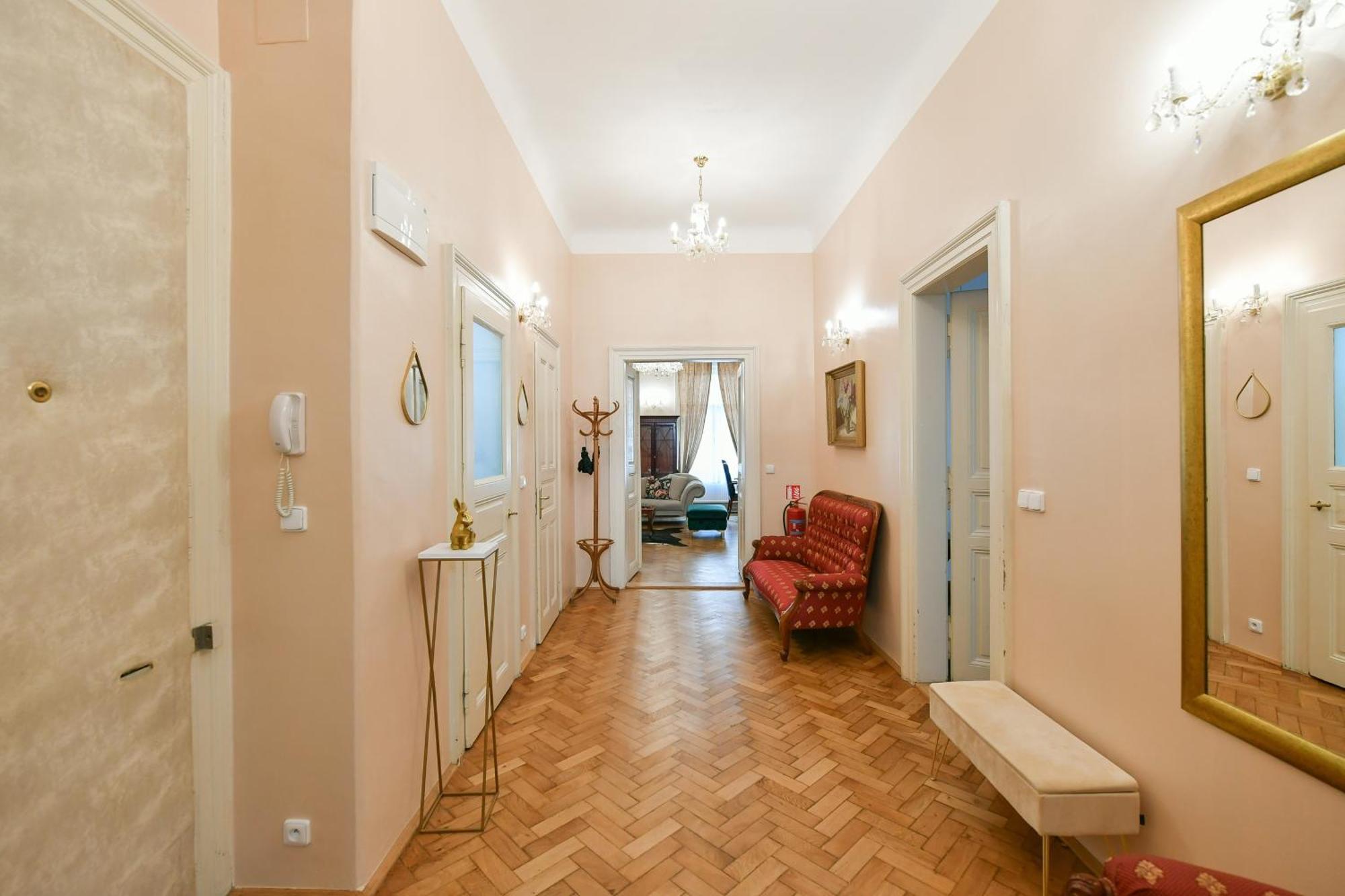Stunning Charles Bridge Apartment Prag Eksteriør billede