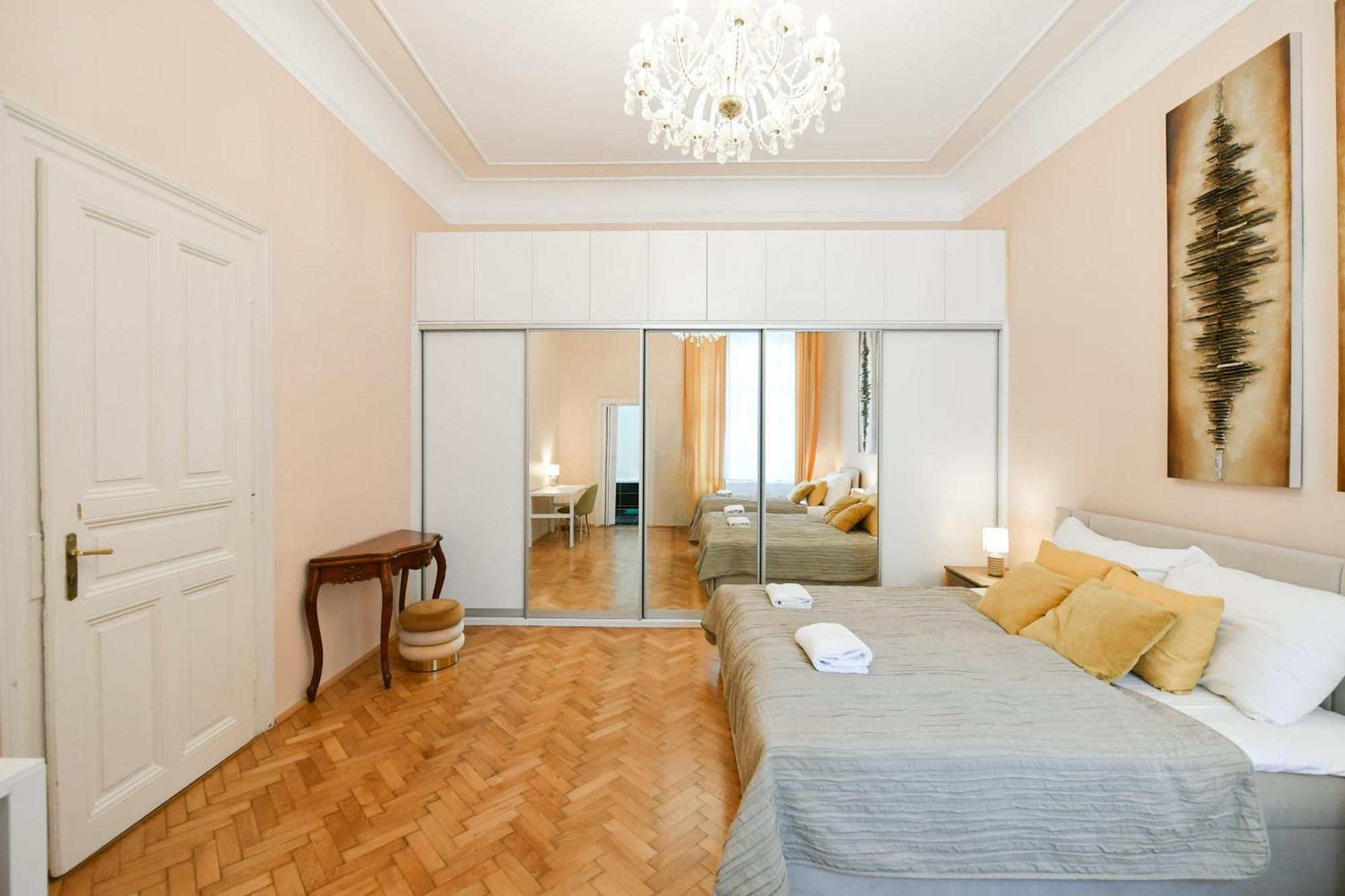Stunning Charles Bridge Apartment Prag Eksteriør billede
