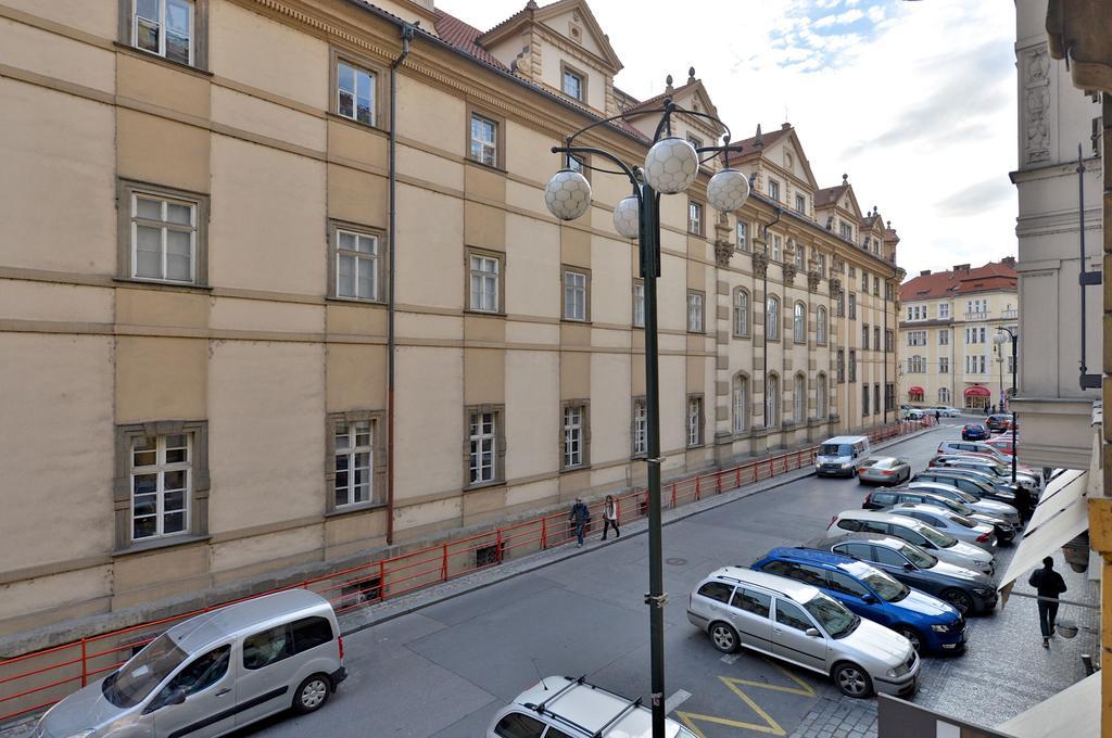 Stunning Charles Bridge Apartment Prag Eksteriør billede